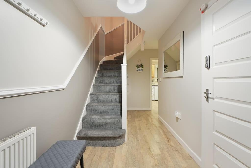 Stradbroke House - 5 Bed Townhouse, Sleeps 11, Great For Group Stays & Workers, Free Parking & Netflix - Hosted By Stay Host Save Sheffield Luaran gambar