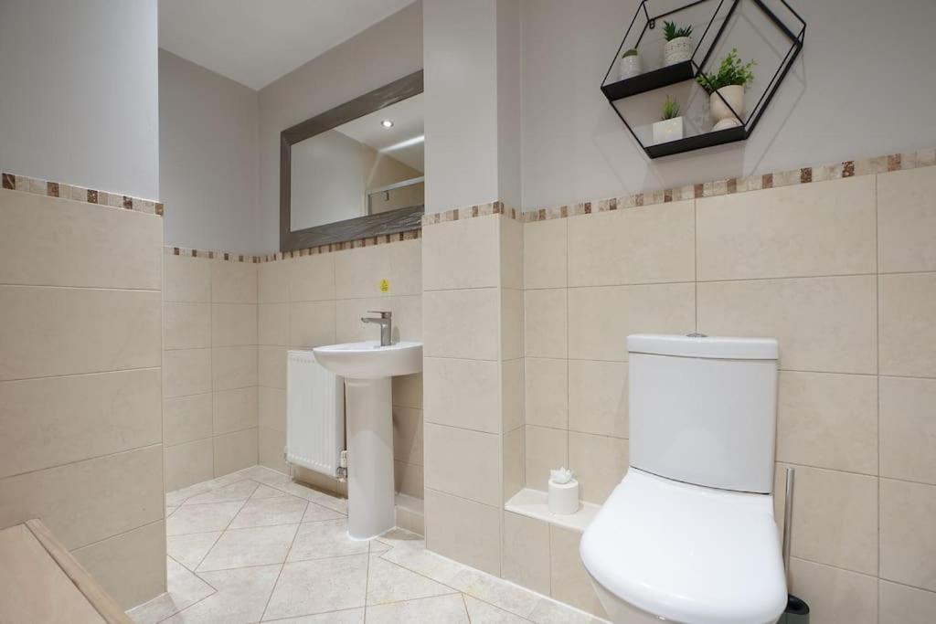Stradbroke House - 5 Bed Townhouse, Sleeps 11, Great For Group Stays & Workers, Free Parking & Netflix - Hosted By Stay Host Save Sheffield Luaran gambar